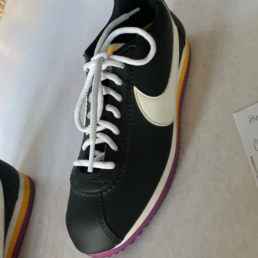 Nike Cortez Women’s Black Sneakers Size 7 US